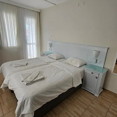 Cicek Apartmanhotel 3*