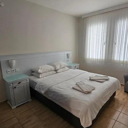 Cicek Apartmanhotel 3*