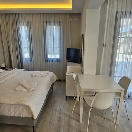 Cicek Aparthotel Çeşme